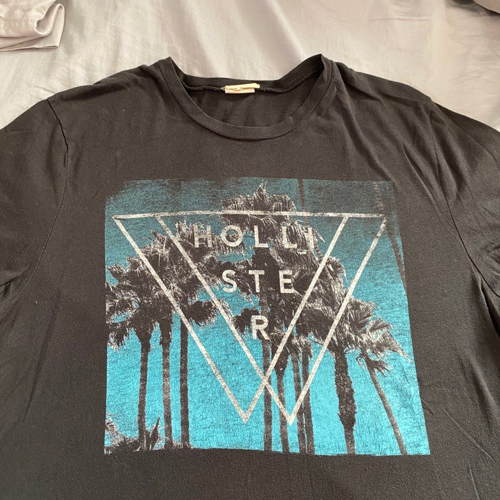 hollister t-shirt